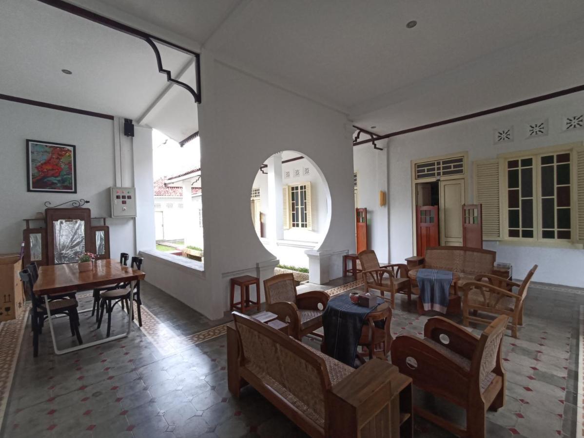 Mruyung Guest House Kota Lama Banyumas Mitra Reddoorz Exterior foto